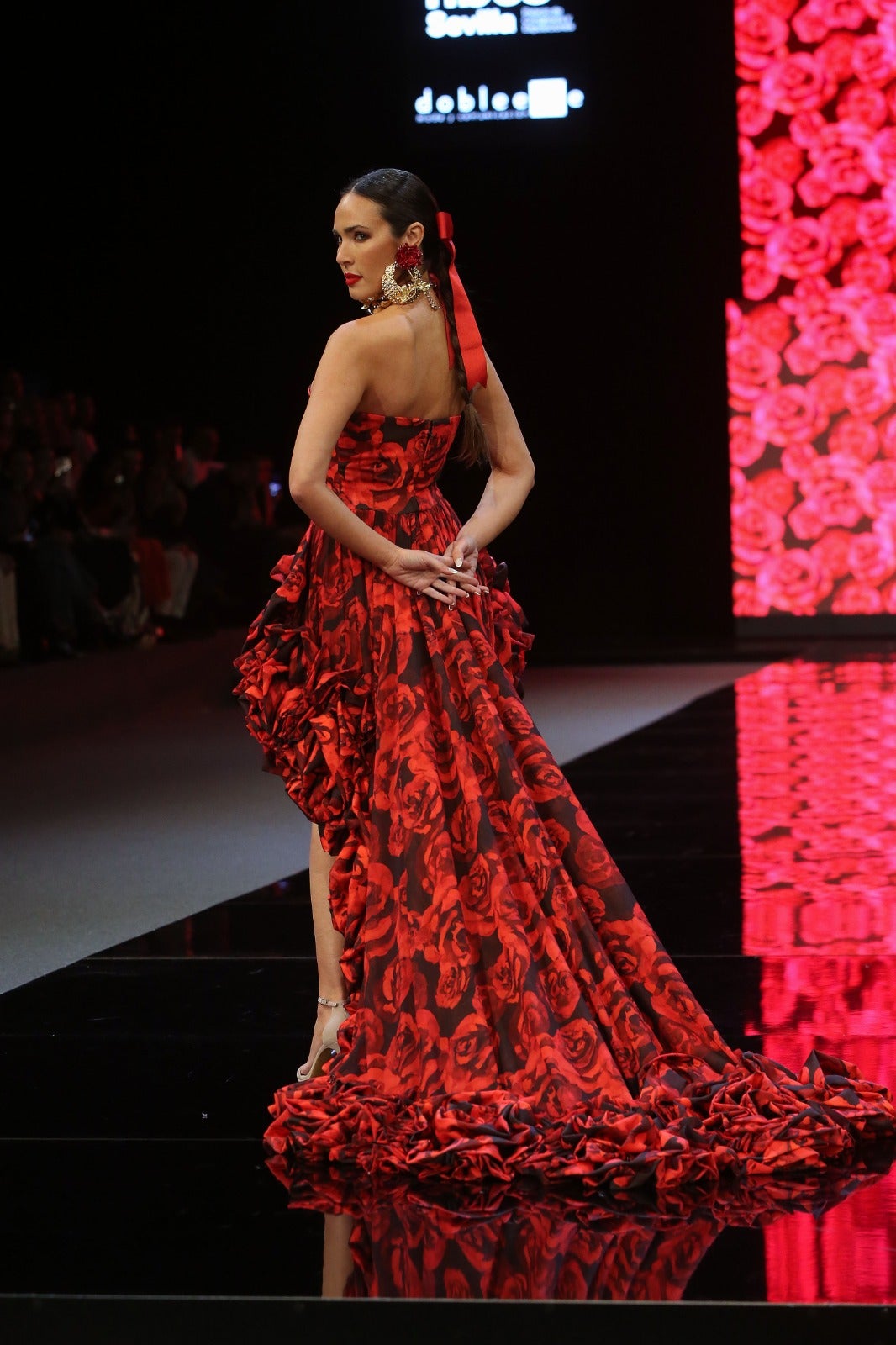 El desfile de Rosa Pedroche en SIMOF 2025, en imágenes