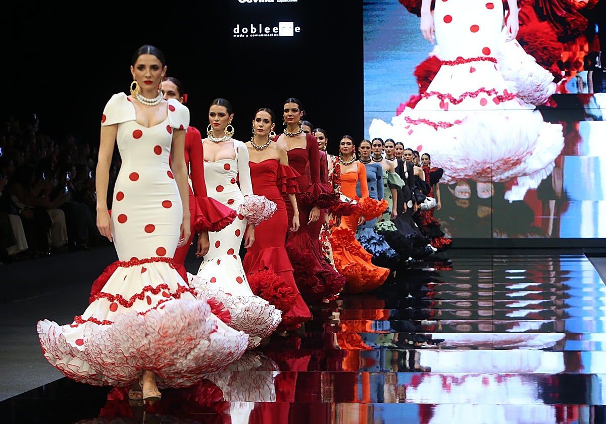 El desfile de Rosa Pedroche en SIMOF 2025, en imágenes