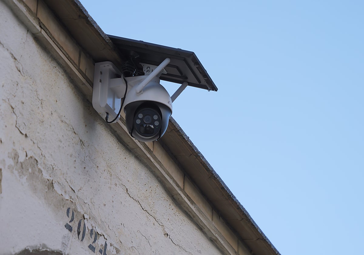 Nuevas cámaras de videovigilancia que se han instado en el cementerio de Sevilla