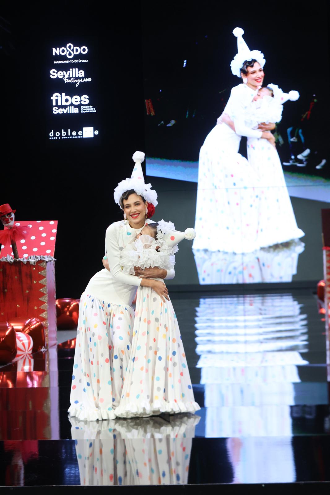 El desfile de Flor de cerezo en SIMOF 2025