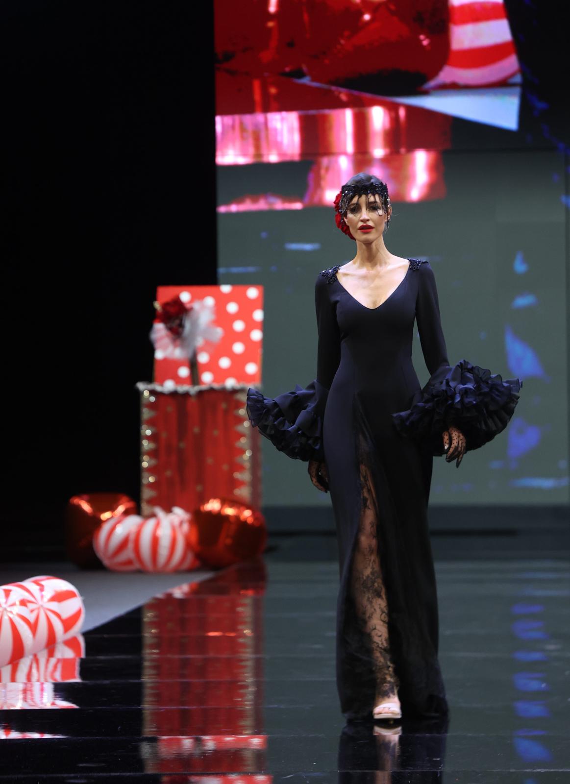 El desfile de Flor de cerezo en SIMOF 2025