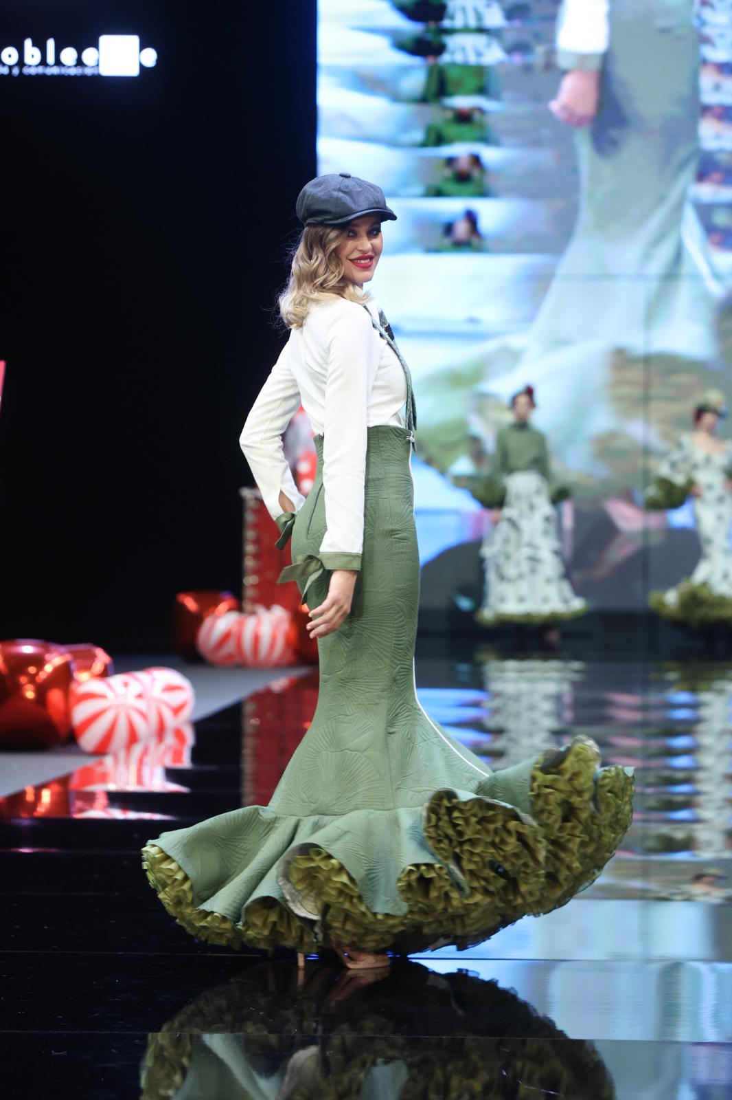 El desfile de Flor de cerezo en SIMOF 2025