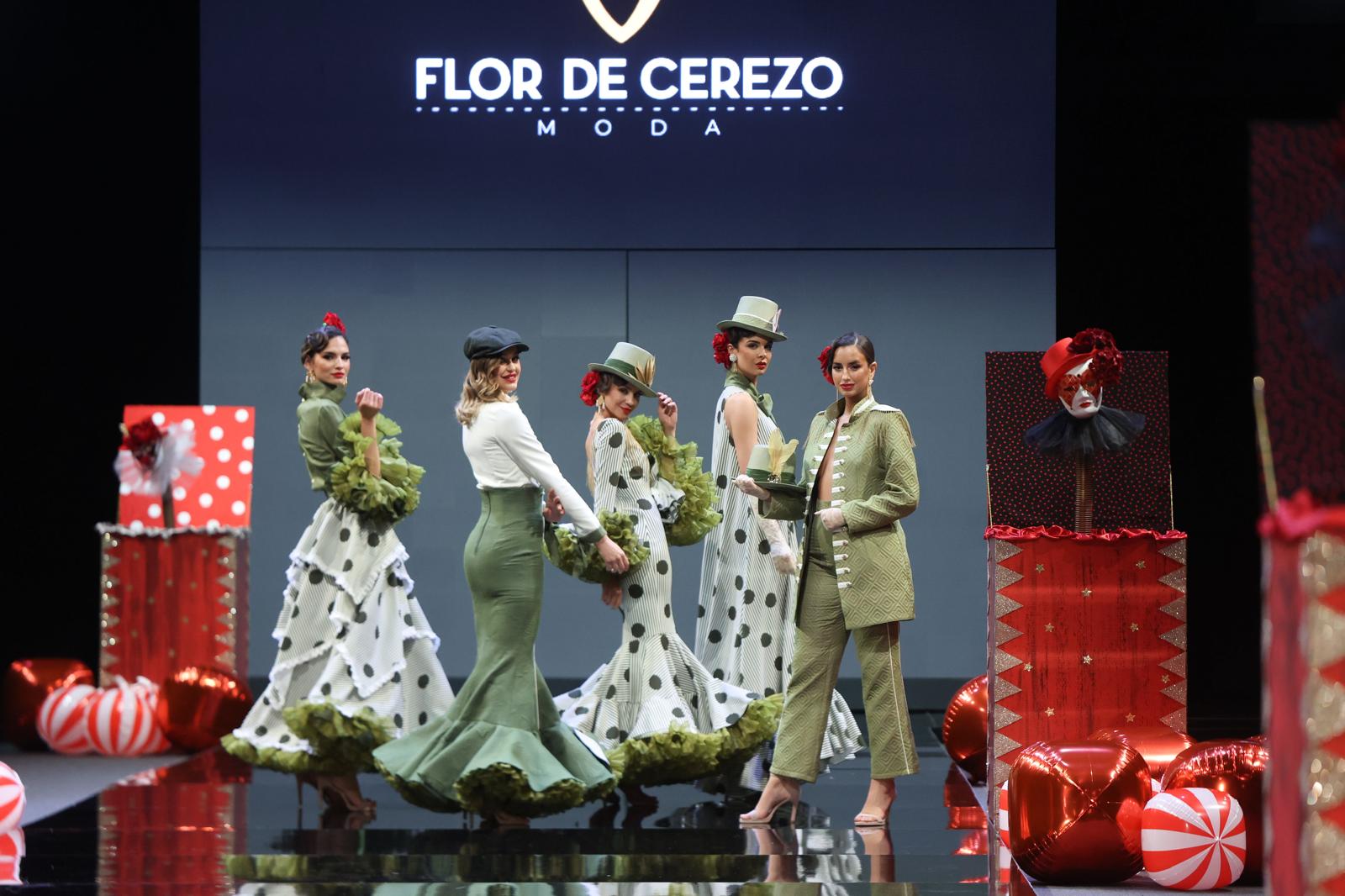 El desfile de Flor de cerezo en SIMOF 2025