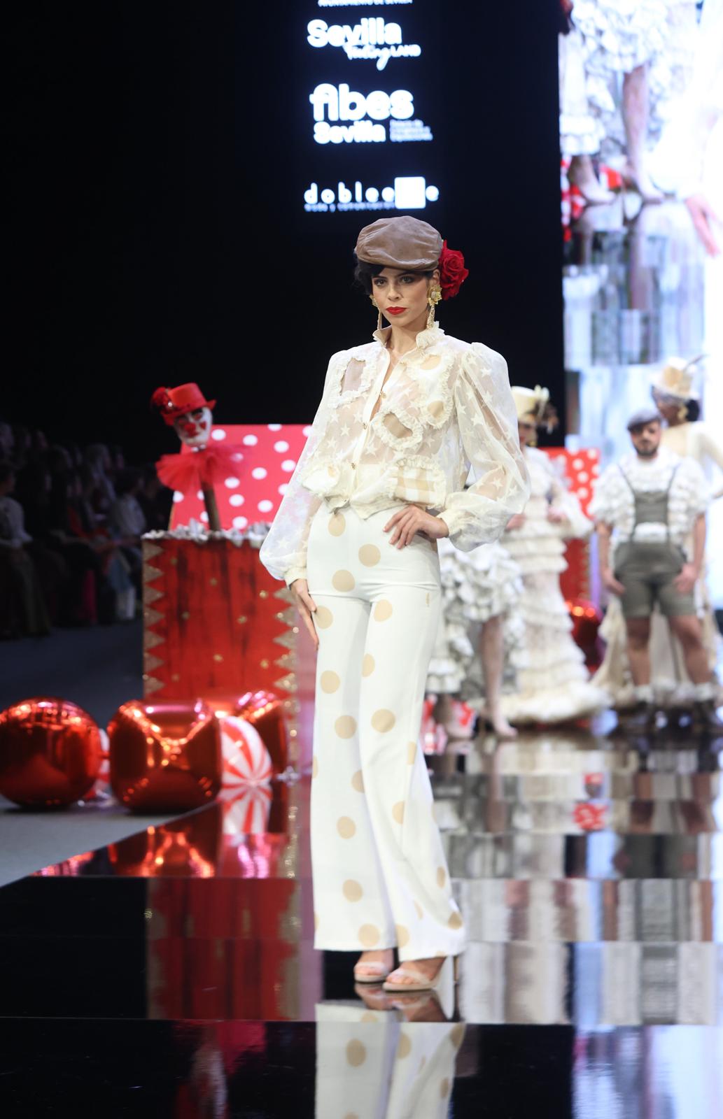 El desfile de Flor de cerezo en SIMOF 2025