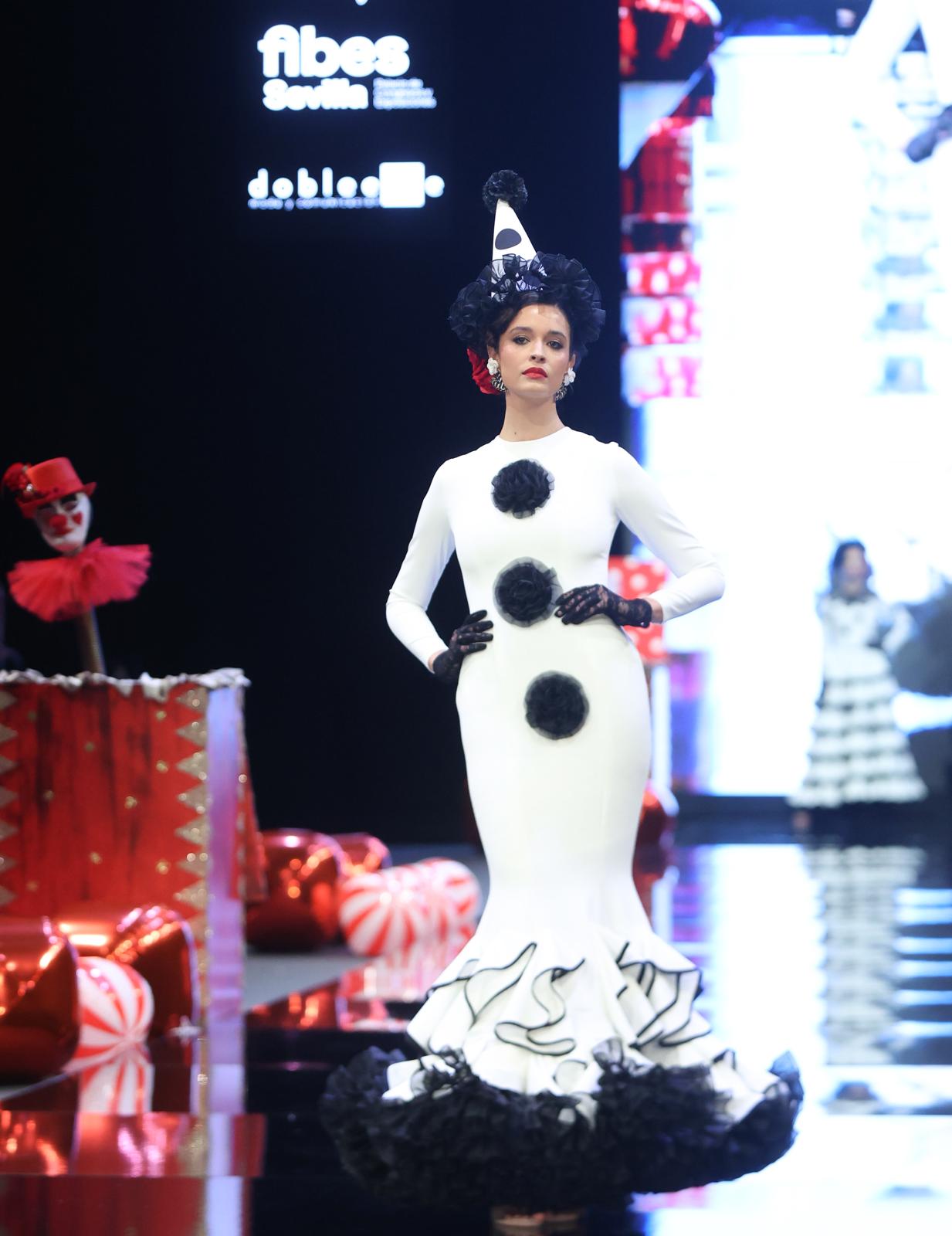 El desfile de Flor de cerezo en SIMOF 2025