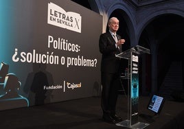 Enrique Moradiellos : «La hiperprofesionalización tan temprana está afectando a la calidad de nuestros representantes políticos»