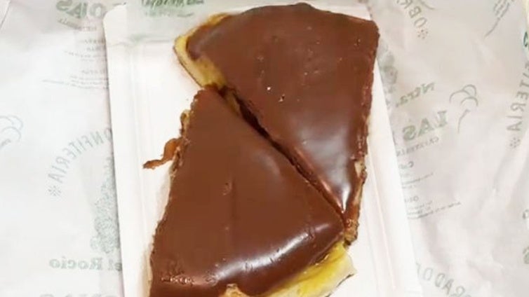 La pastelería experta en cuñas de chocolate está en este pueblo de Sevilla: con obrador propio y receta de las abuelas