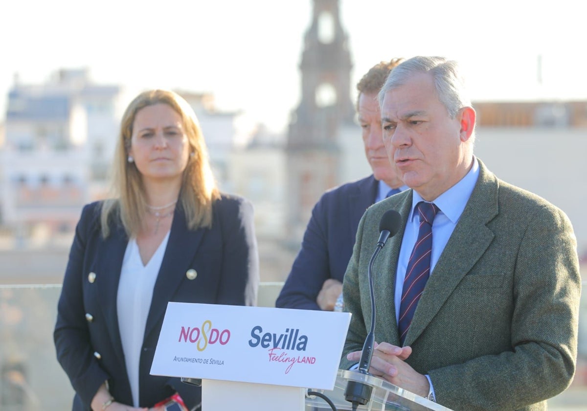 El alcalde de Sevilla, José Luis Sanz, en una intervención ante los medios