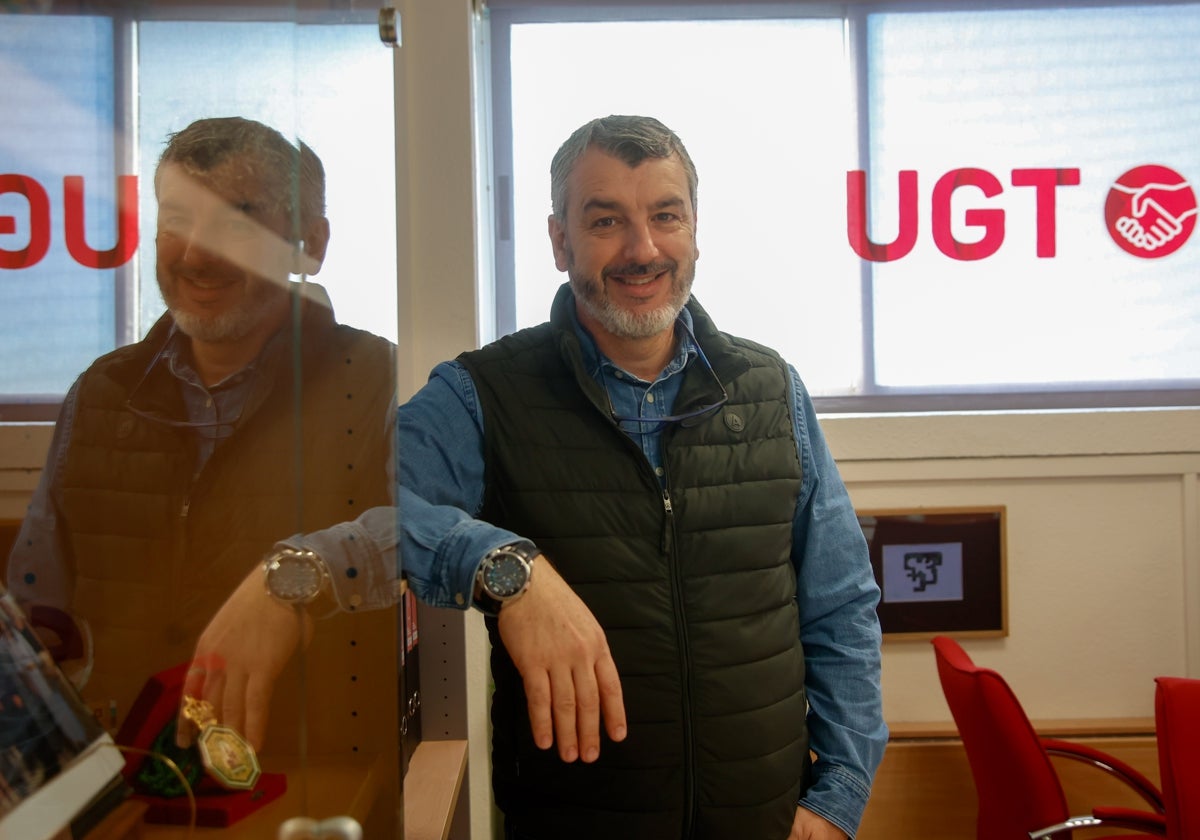 Óskar Martín, en su despacho en la sede de UGT-Andalucía en Sevilla