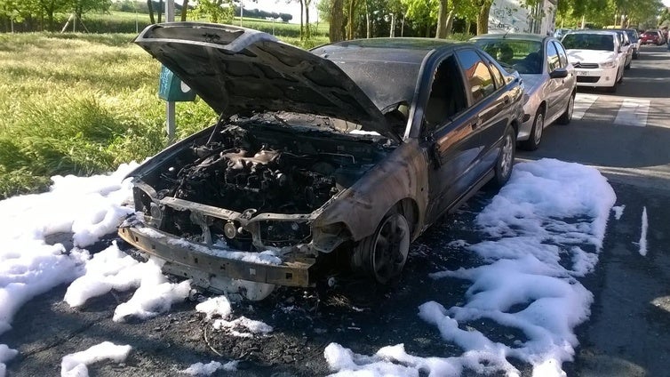 Detenido un vecino de Villanueva del Río y Minas que incendió su coche para cobrar el seguro