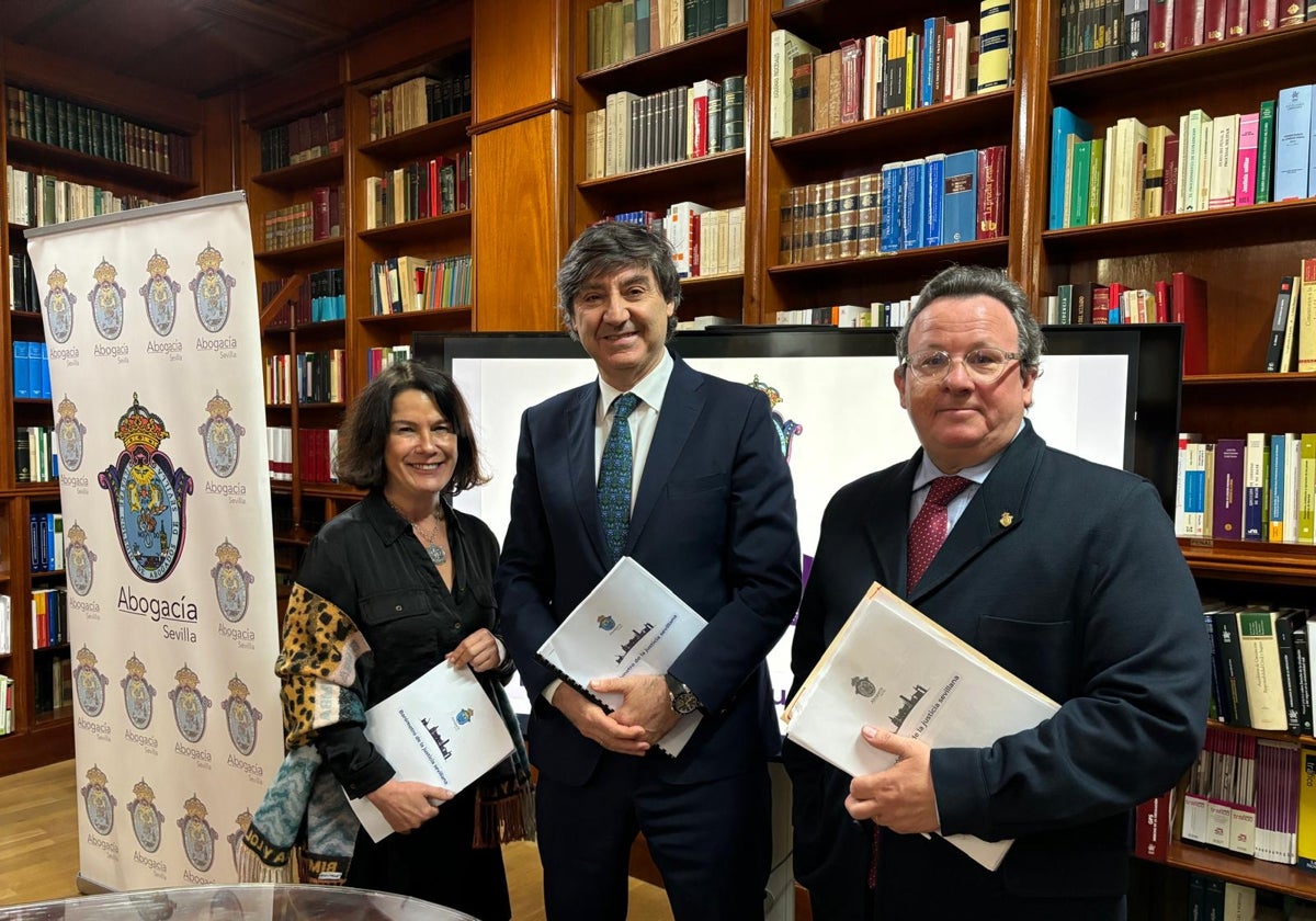 Jorge Aguado, Óscar Fernández León (decano), María Jesús Gimeno