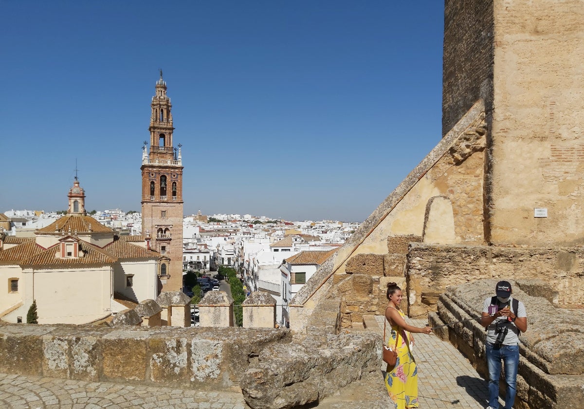 Turistas en la ciudad sevillana de Carmona