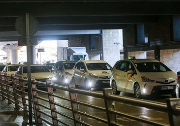 La mesa de seguimiento del turno rotatorio de los taxis en el aeropuerto de Sevilla se convocará «en pocos días»