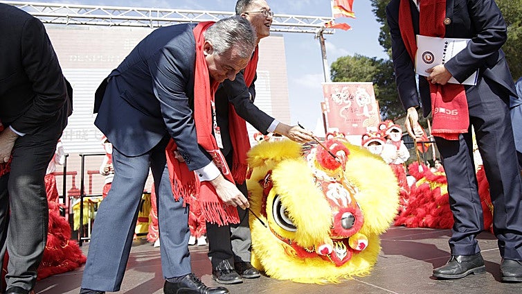 El público se vuelca con la primera celebración del Año Nuevo Chino en Sevilla
