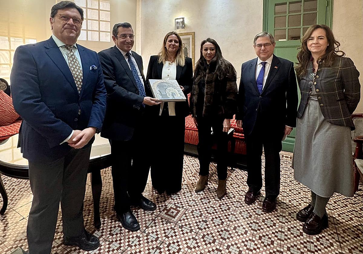Recepción de la alcaldesa de Casablanca a la delegación de Turismo de Sevilla