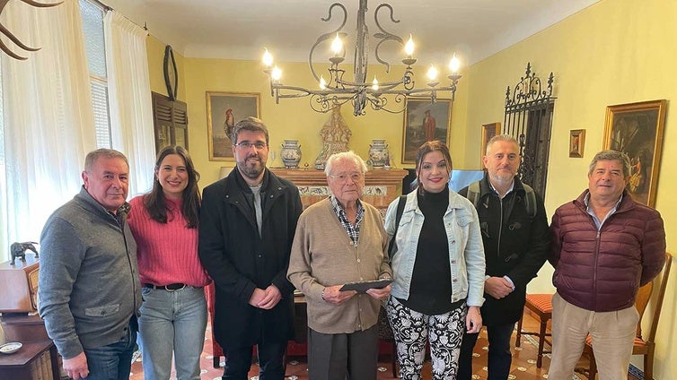 El emotivo homenaje de Gerena a su vecino Juan por su centenario cumpleaños