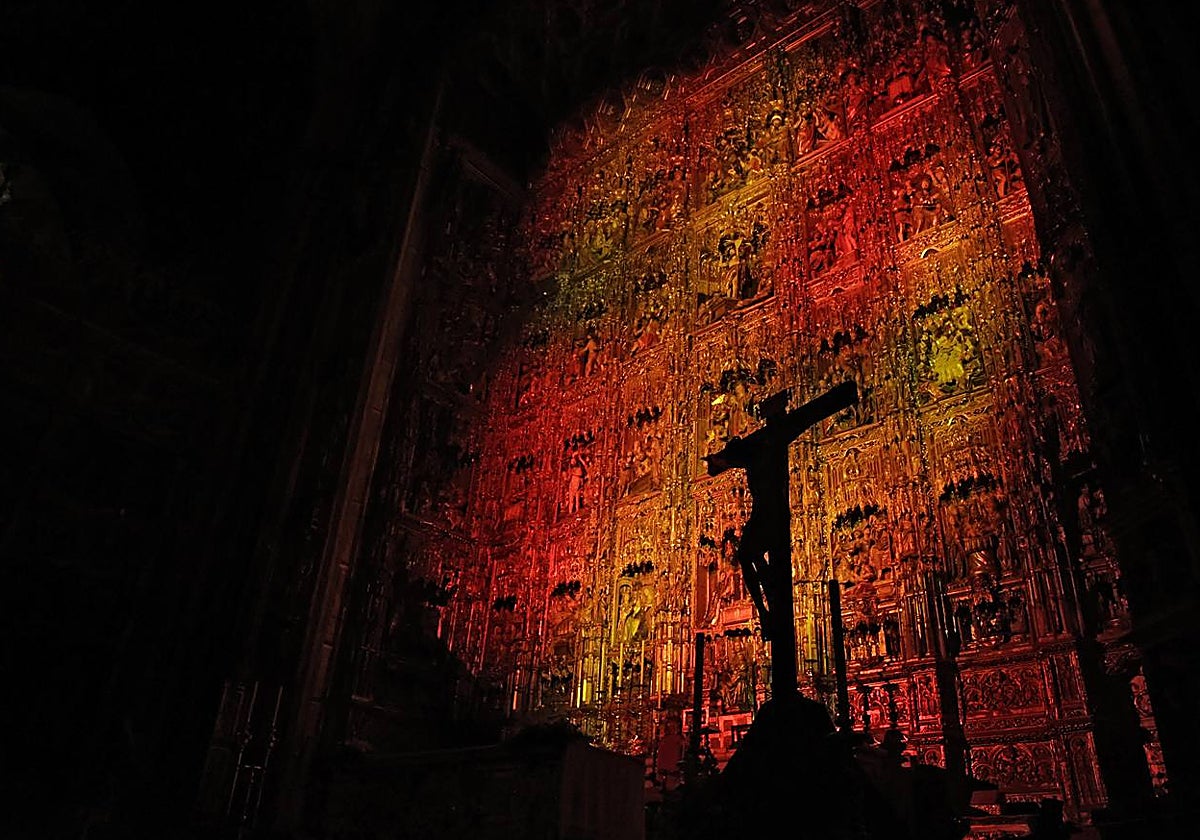 El retablo mayor de la Catedral es el protagonista de la experiencia