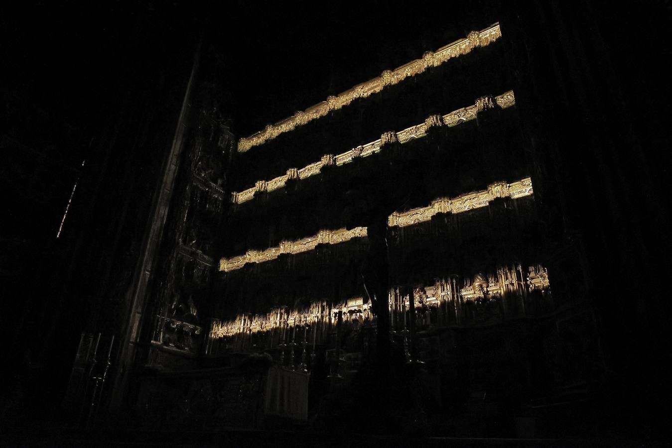 El altar mayor de la Catedral es el eje que vertebra la experiencia nocturna