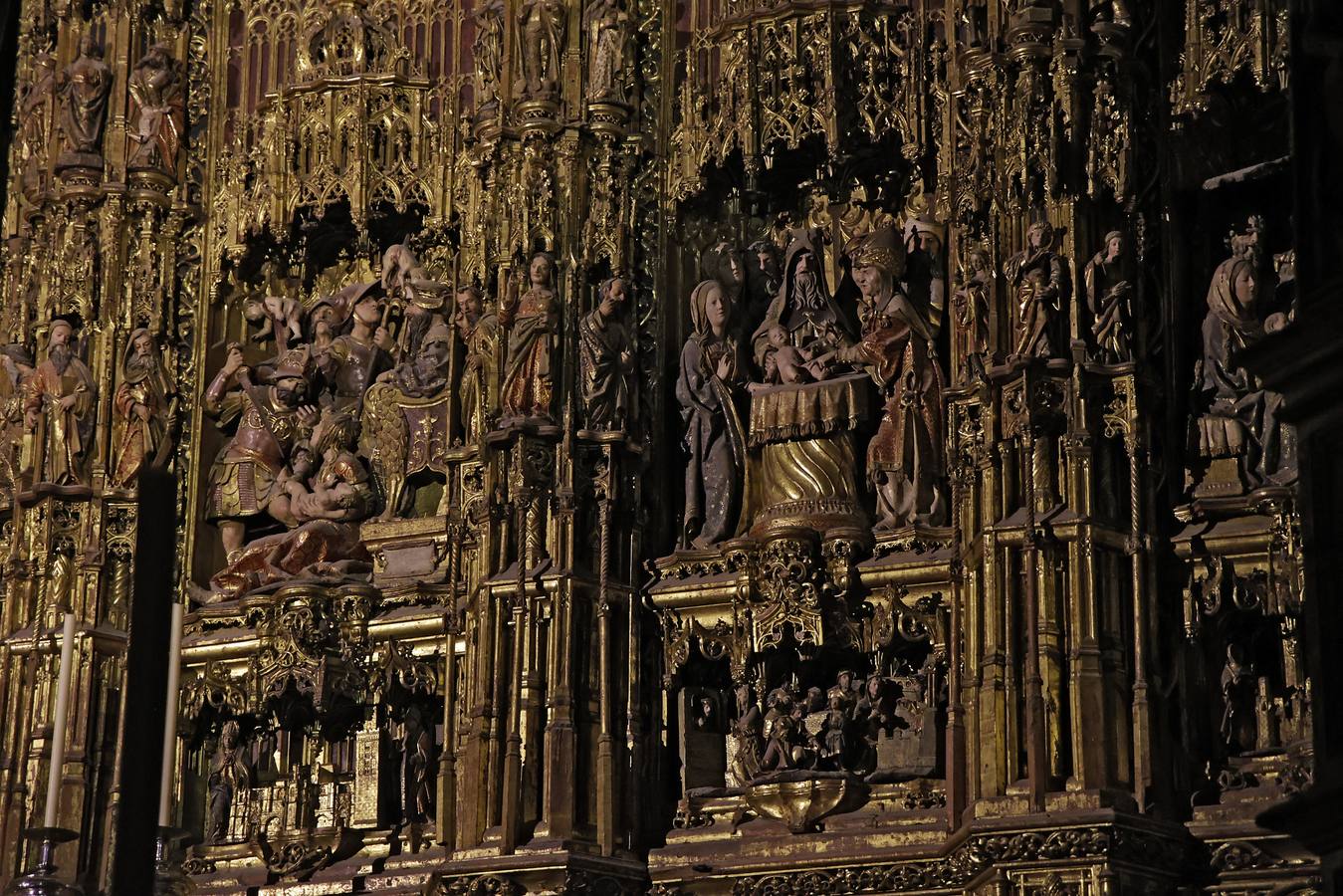 El altar mayor de la Catedral es el eje que vertebra la experiencia nocturna
