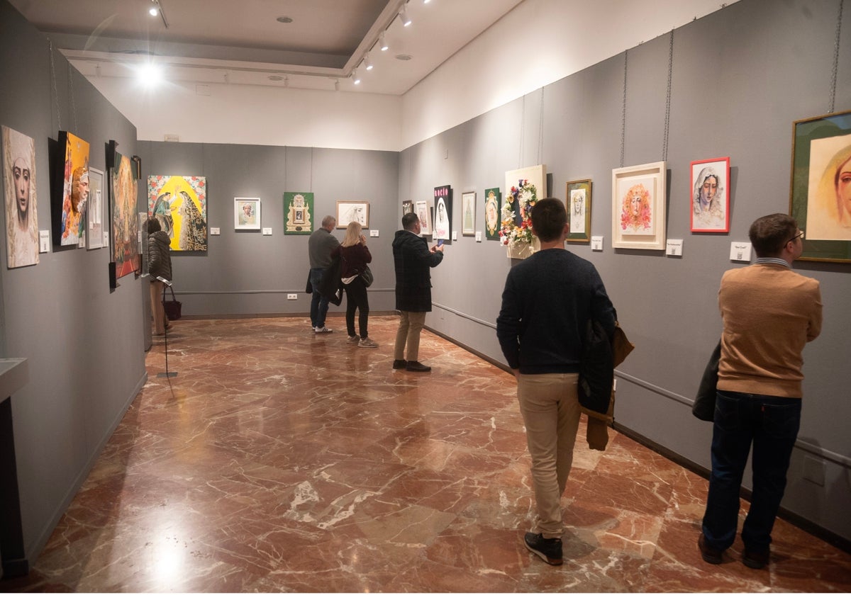 La exposición de la Virgen del Rocío en el Mercantil