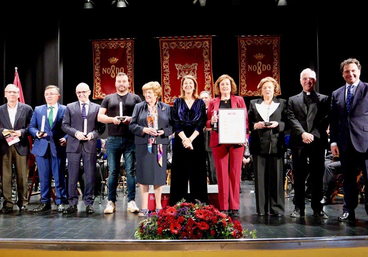 Foto de familia de los reconocimientos Distrito Macarena 2025