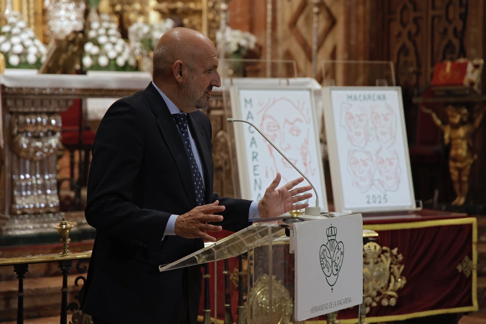 Presentación del cartel de Luis Gordillo para la hermandad de la Macarena