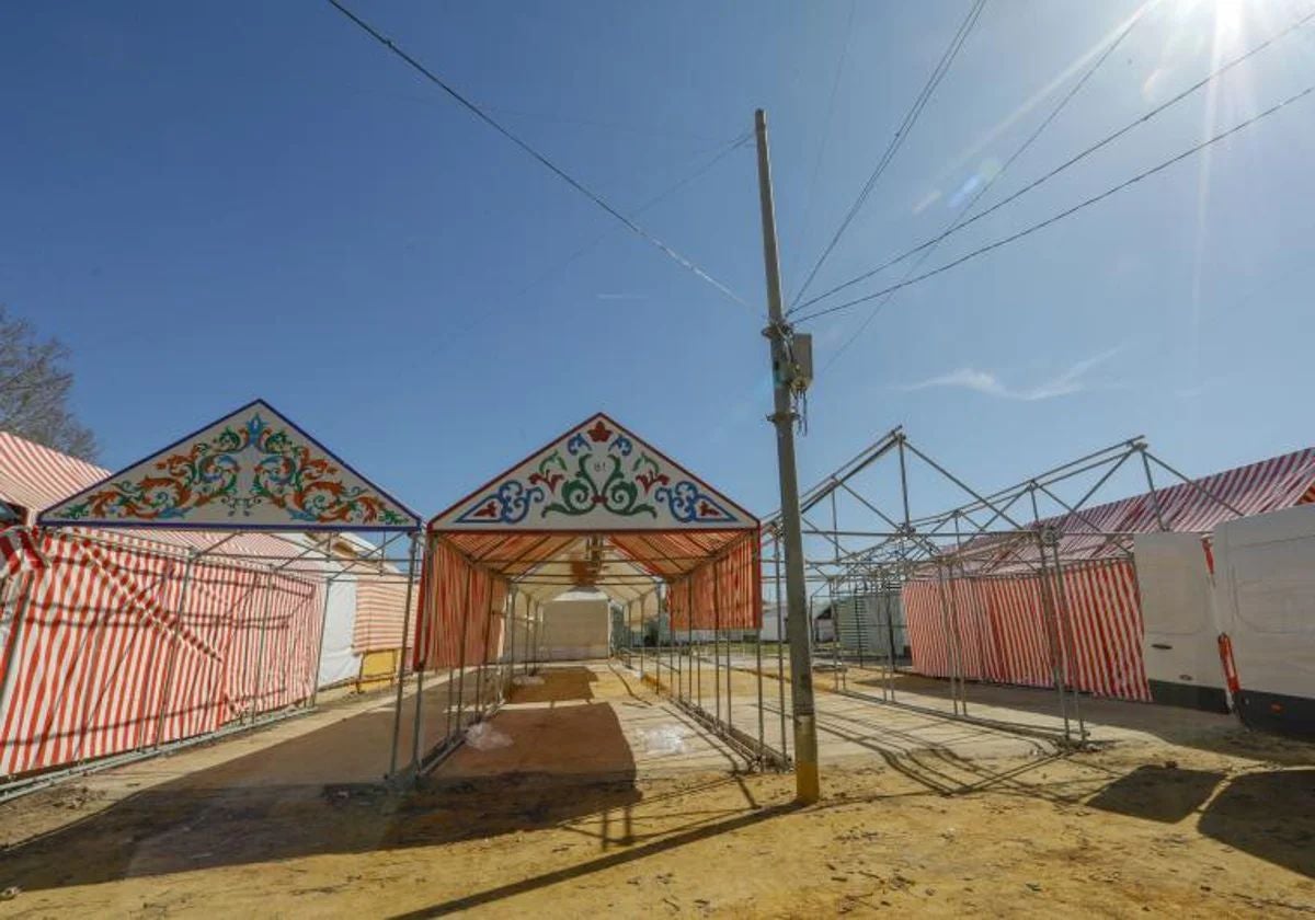 Montaje de casetas en la Feria de Sevilla