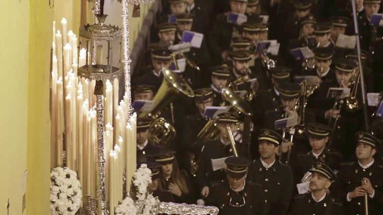 La seguidilla que Juan Sierra dedicó a la Amargura: «¡Ay, cristal de Sevilla / lazo y figura!»