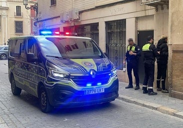La Policía Local de Sevilla atrapa a dos marroquíes que habían robado tres relojes en la Avenida de la Constitución