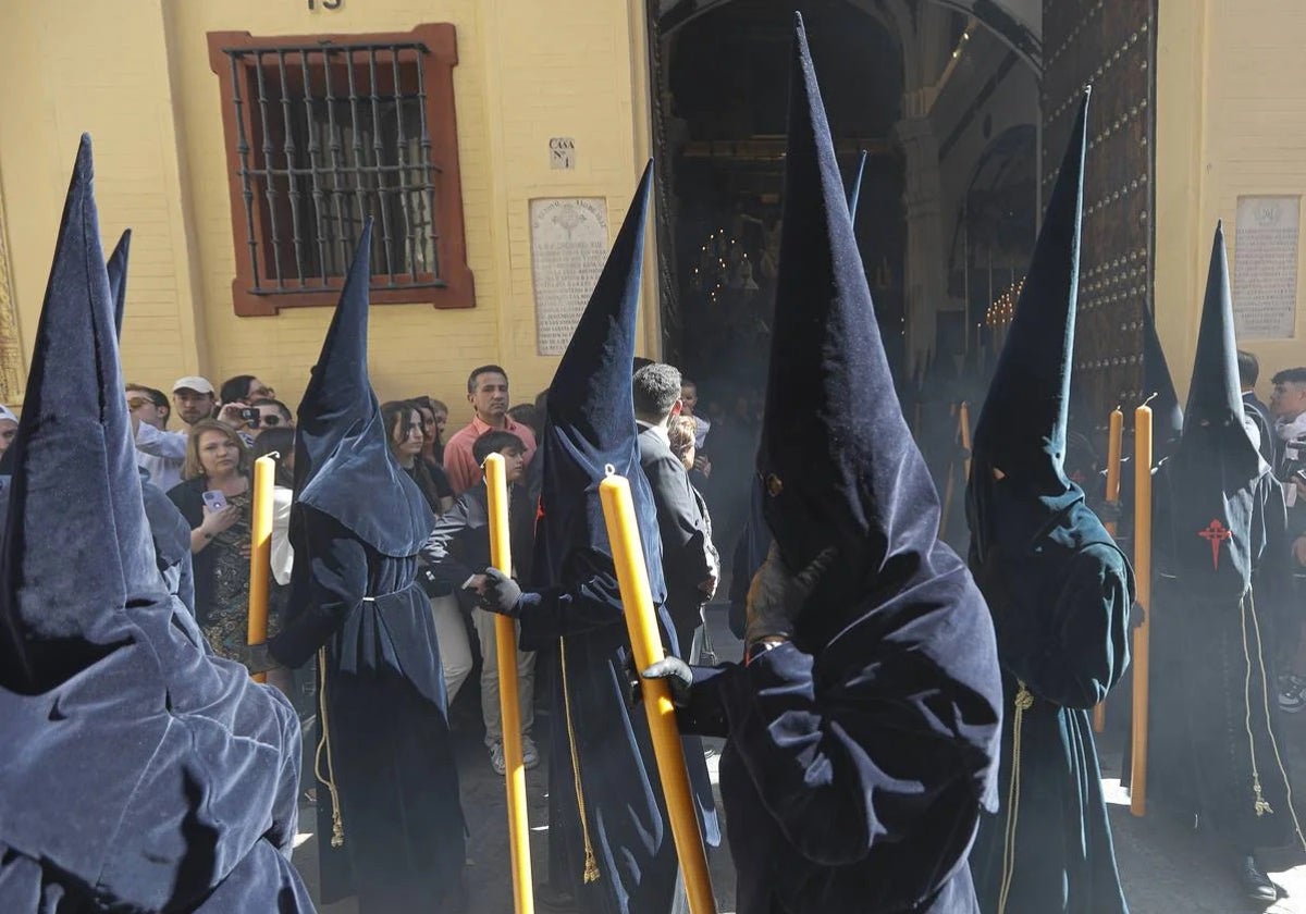 Nazarenos de la Carretería el Viernes Santo