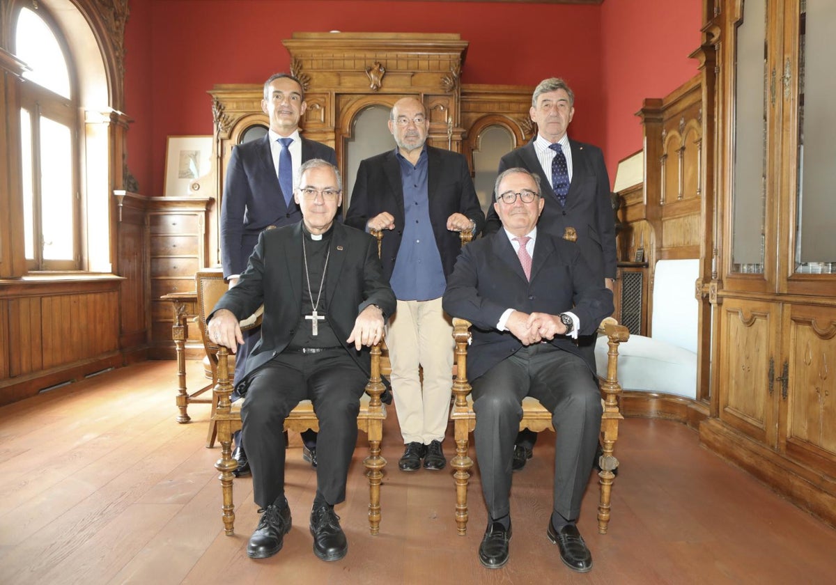 Miembros del jurado del XII Premio Sabino Fernández Campo. De izquierda a derecha, Francisco Javier Jerez, Juan Antonio Aznárez, Ángel Expósito, Juan Gómez de Salazar y Santiago de León