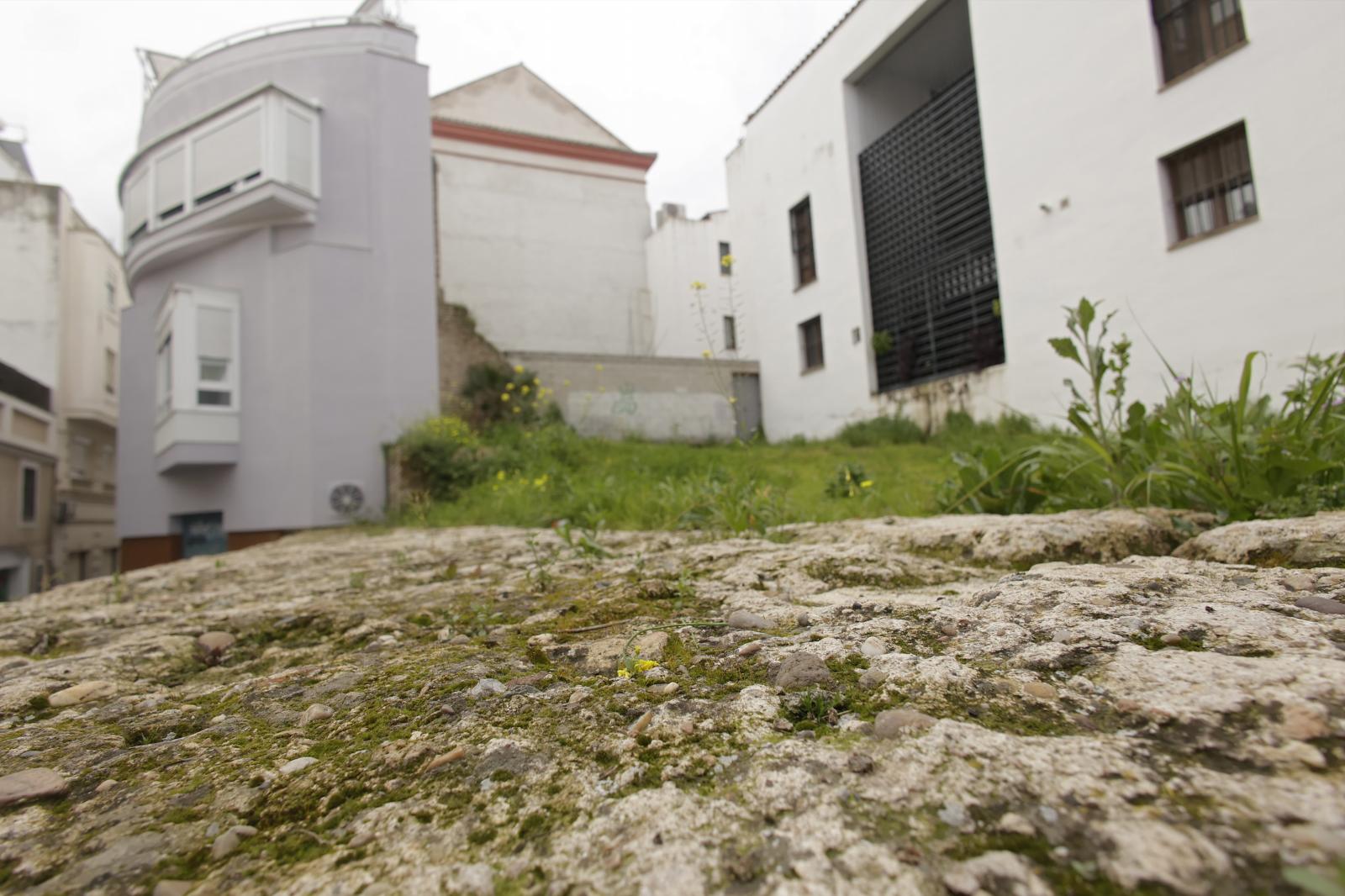 Los restos del desaparecido convento de San Laureano, sede de la hermandad del Santo Entierro de Sevilla, en imágenes