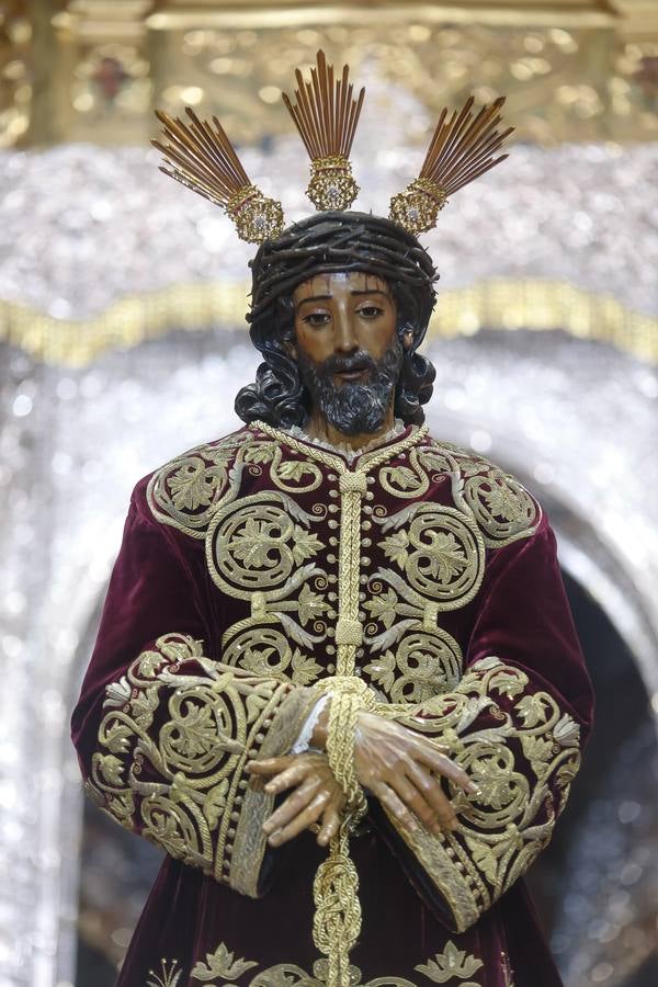 Vía crucis del Señor de la Sentencia en el interior de la basílica de la Macarena