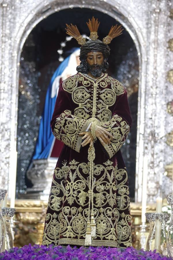 Vía crucis del Señor de la Sentencia en el interior de la basílica de la Macarena