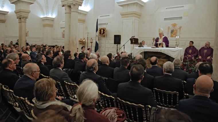 El arzobispo presidiendo la misa en la Casa de Pilatos