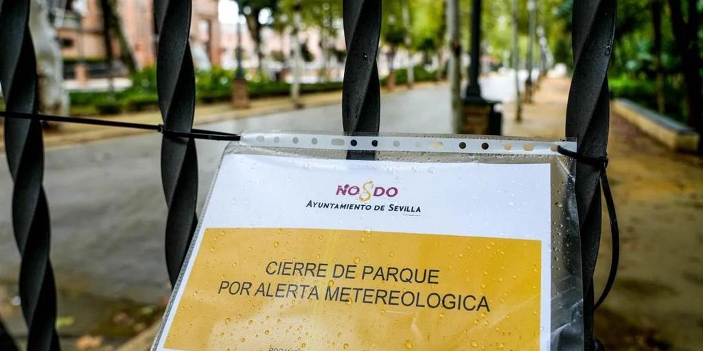 El Ayuntamiento de Sevilla mantiene cerrados los parques este sábado ante la alerta por lluvias y tormentas