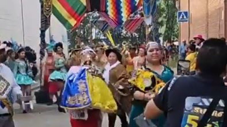 La Virgen del Socavón de Bolivia procesionará en Sevilla: horario y recorrido del carnaval boliviano