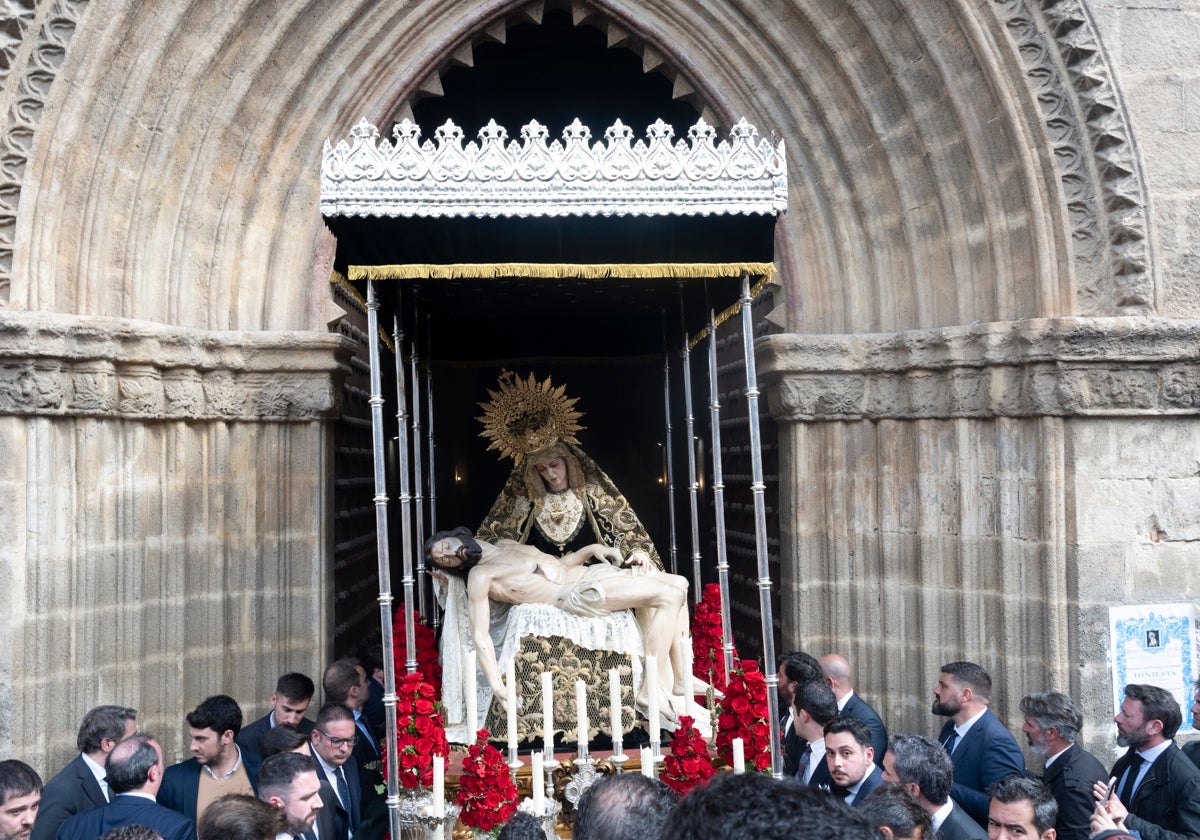 El traslado de la Virgen de los Dolores de los Servitas