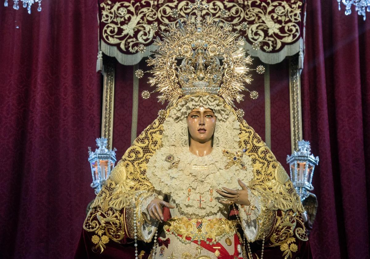 La virgen del Rosario de San Pablo, en besamanos