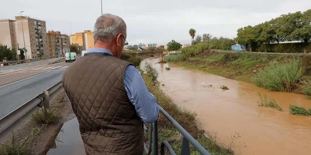 Se desborda el arroyo Tamarguillo a la altura de Valdezorras en Sevilla