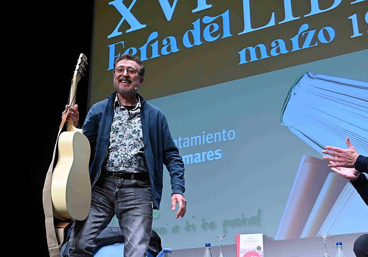 Manolo García en la Feria del Libro de Tomares