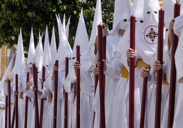 Una decena de cofradías supera ya los dos mil nazarenos en la Semana Santa de Sevilla