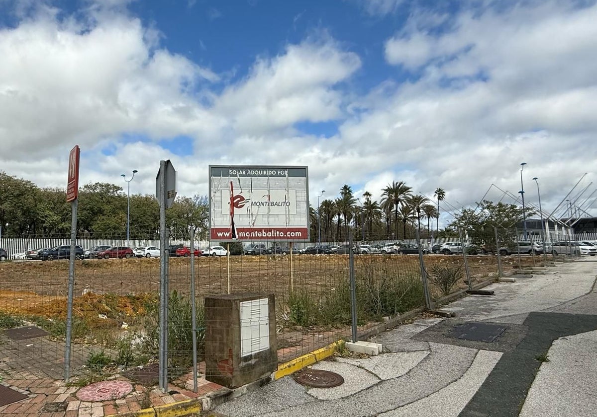 El solar en la avenida Américo Vespucio en el que se levantará el nuevo Hotel Cartuja