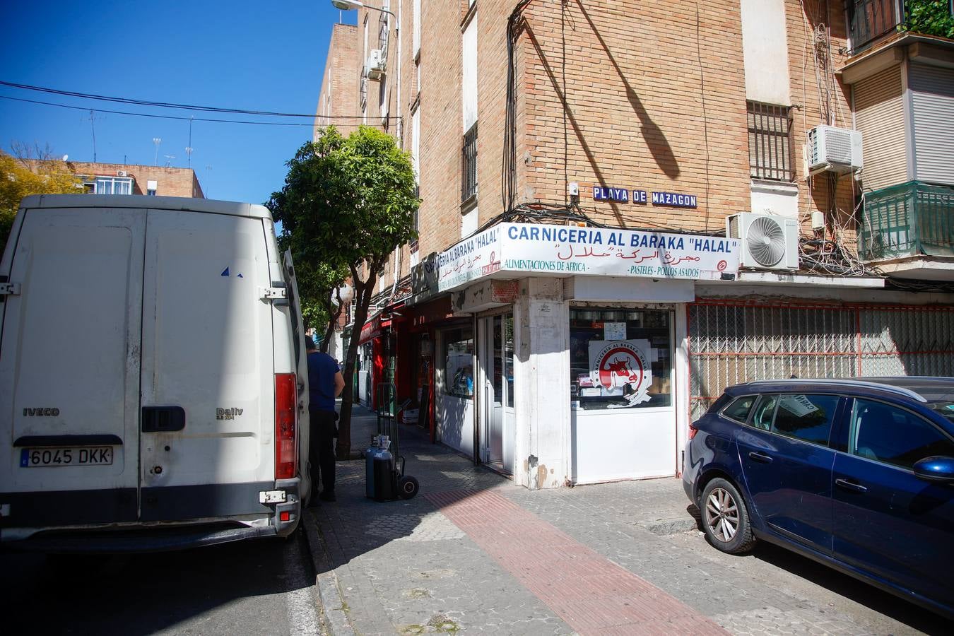 Comercios en manos extranjeras en el barrio de la Macarena
