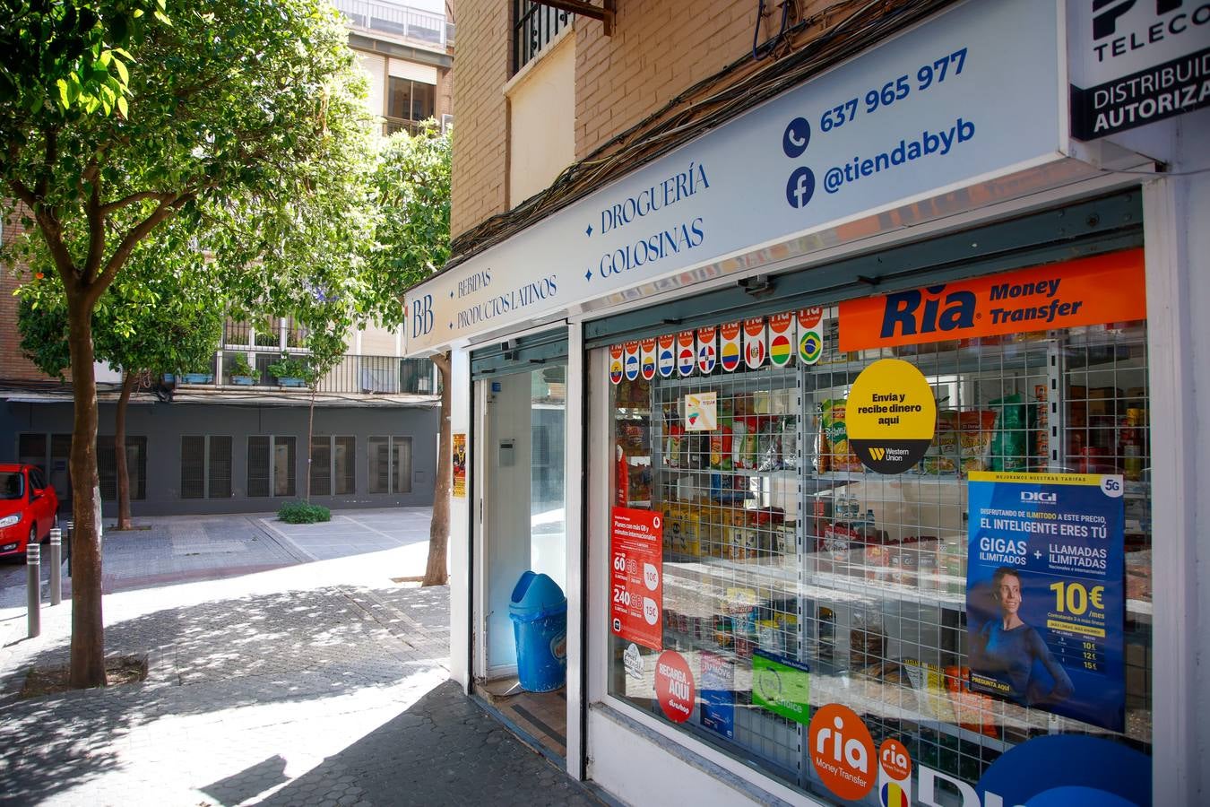 Comercios en manos extranjeras en el barrio de la Macarena