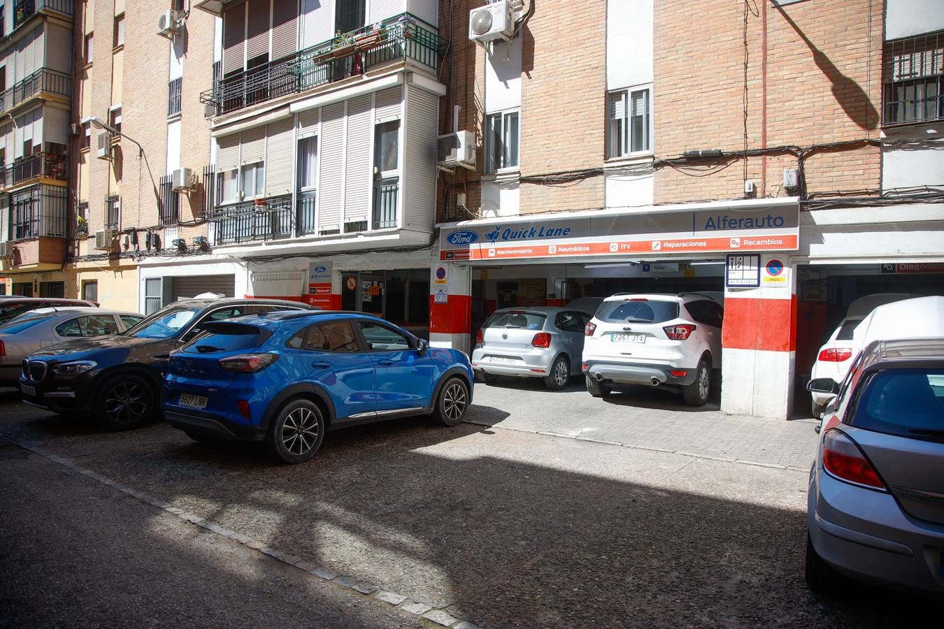 Comercios en manos extranjeras en el barrio de la Macarena