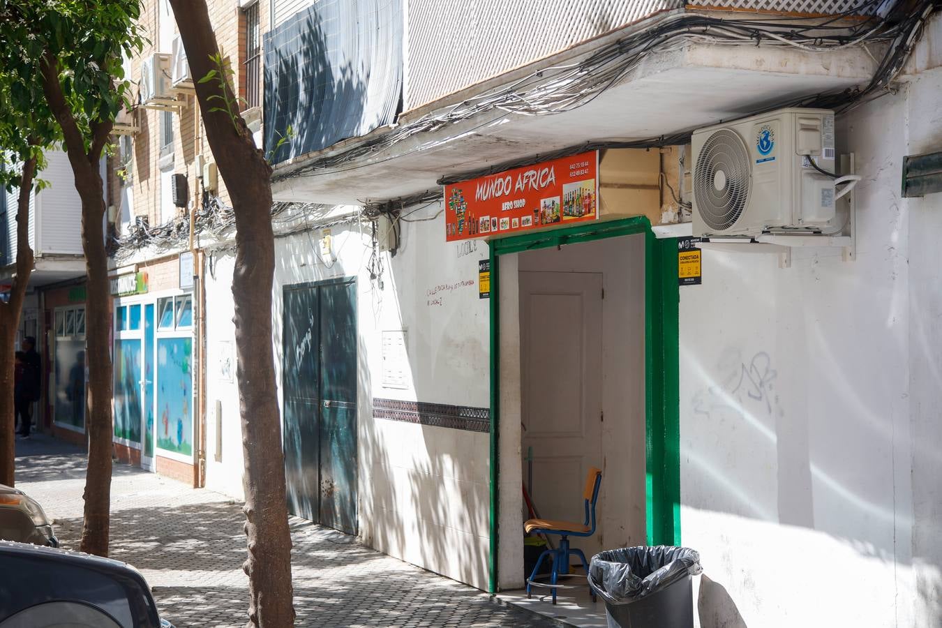 Comercios en manos extranjeras en el barrio de la Macarena