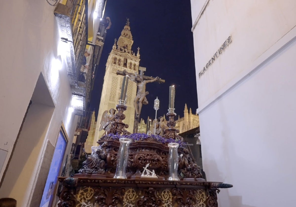 El paso del crucificado en la estrechez de Placentines