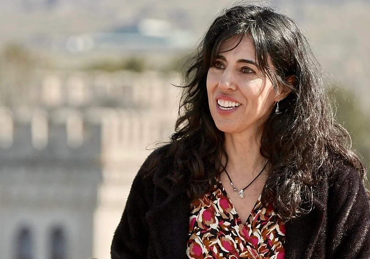 La poeta Raquel Lanseros presentará en Sevilla 'El sol y las otras estrellas'