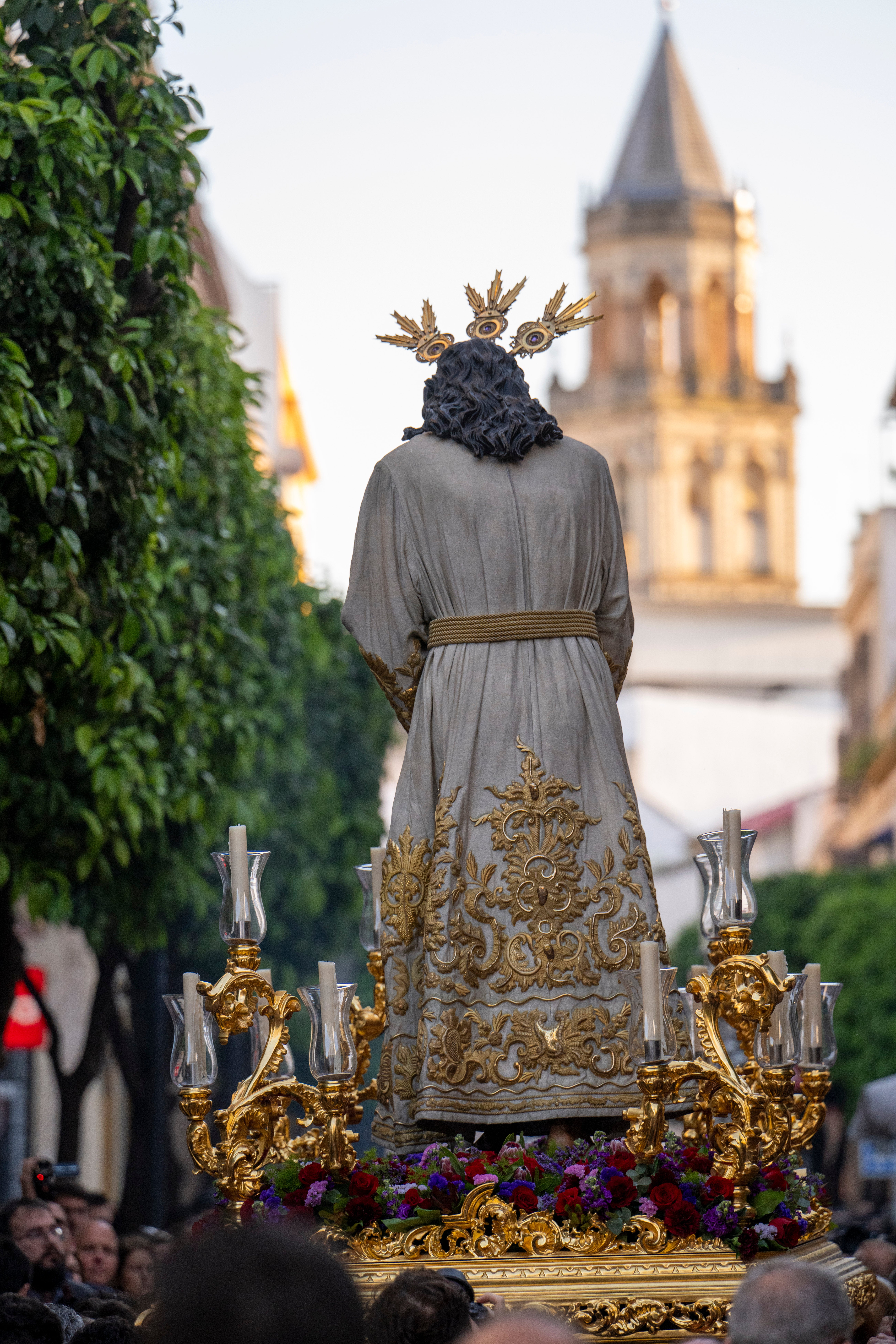El vía crucis extraordinario del Señor del Silencio de la Amargura, en imágenes